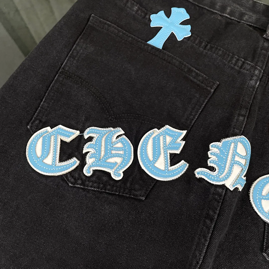 🅿️280 original development, hardware customization, chrome hearts Chengdu limited, new city limited jeans, Chrome Hearts city limited jeans, vintage levis, American-made 501 black and gray base version, Levi's American-made 501 base version, imported sheepskin, 925 silver jewelry remake [Top heavy industry fashionable design] Consistently made in high street luxury style. Speaking of this style, the Zangyin family and GU family are definitely the leading representative brands. Especially the Zangyin family has really achieved a state-of-the-art effect in creating high street style. The unique washed material is used to create this style. The color system is quite eye-catching. It is decorated with patchwork cross flowers, which cleverly highlights the charm of the brand. Secondly, this style uses classic The high-waist cutting design highlights the long legs and fashionable temperament of the upper body. The brand is highly recognizable and the slim fit configuration is more suitable for daily wear. It is a product that interprets personality, fashion, and specifications at a glance. This single product is enough to make any fan excited. It can be a white T-shirt for youthful preppy style, or a tight suspender for lady style. It has strong matching ability and can be easily controlled by men.  [Material and craftsmanship] Needless to say, this point goes without saying. As an excellent craftsman brand, Zangyin has really perfect requirements for details and craftsmanship. The washed color of this model has gone through so many processes, not to mention the embellishment of the denim appliqués. It is also purely handmade and sewn. Just like what they believe in, only handmade things have soul and have the meaning of wear. A top-notch heavy-duty fashionable denim item, I look forward to your perfect interpretation! !
